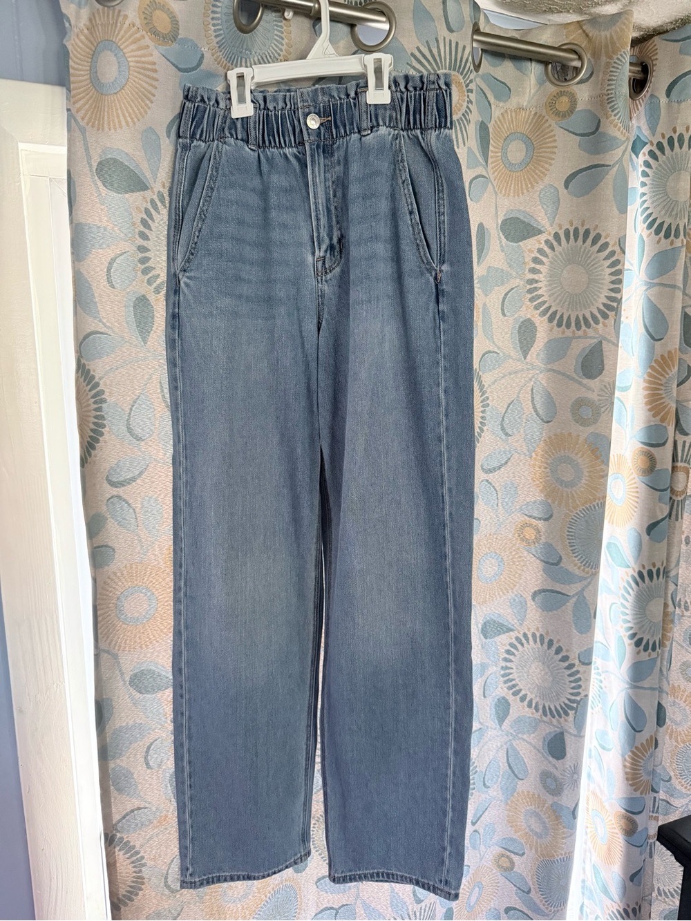 American Eagle Outfitters Light Blue Women's Elastic-Waist Boyfriend Jeans